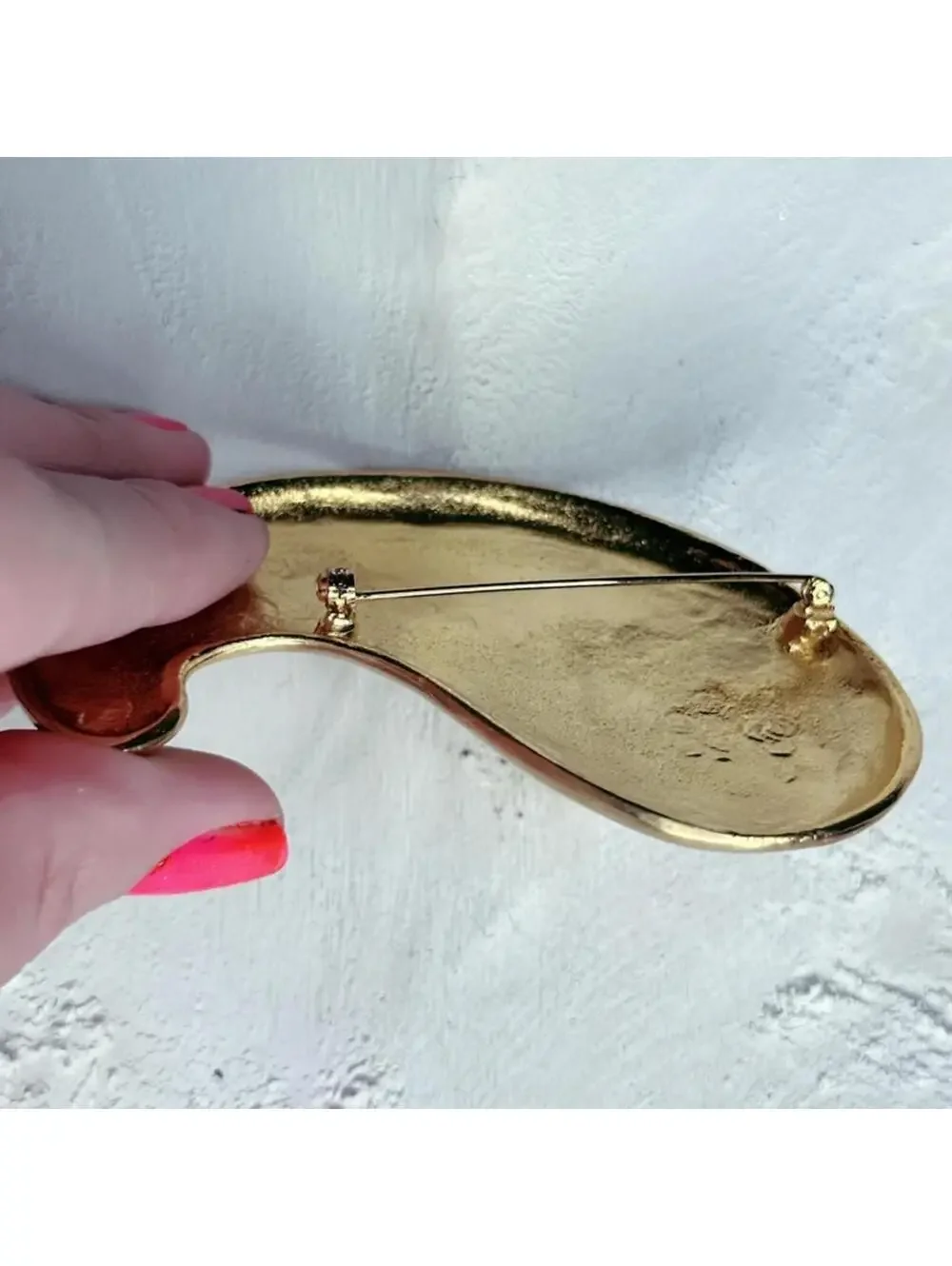 7627u. Matte Goldtone Abstract Vintage Brooch
